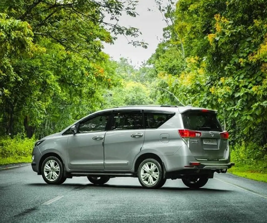 Innova Crysta photo 3