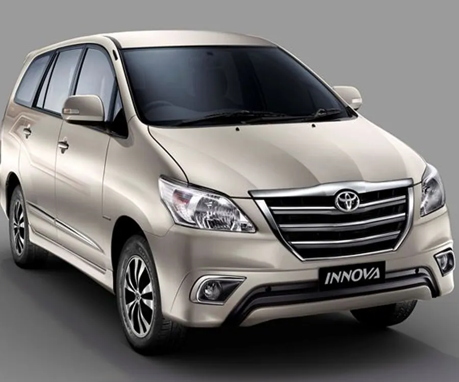 Toyota Innova photo 3