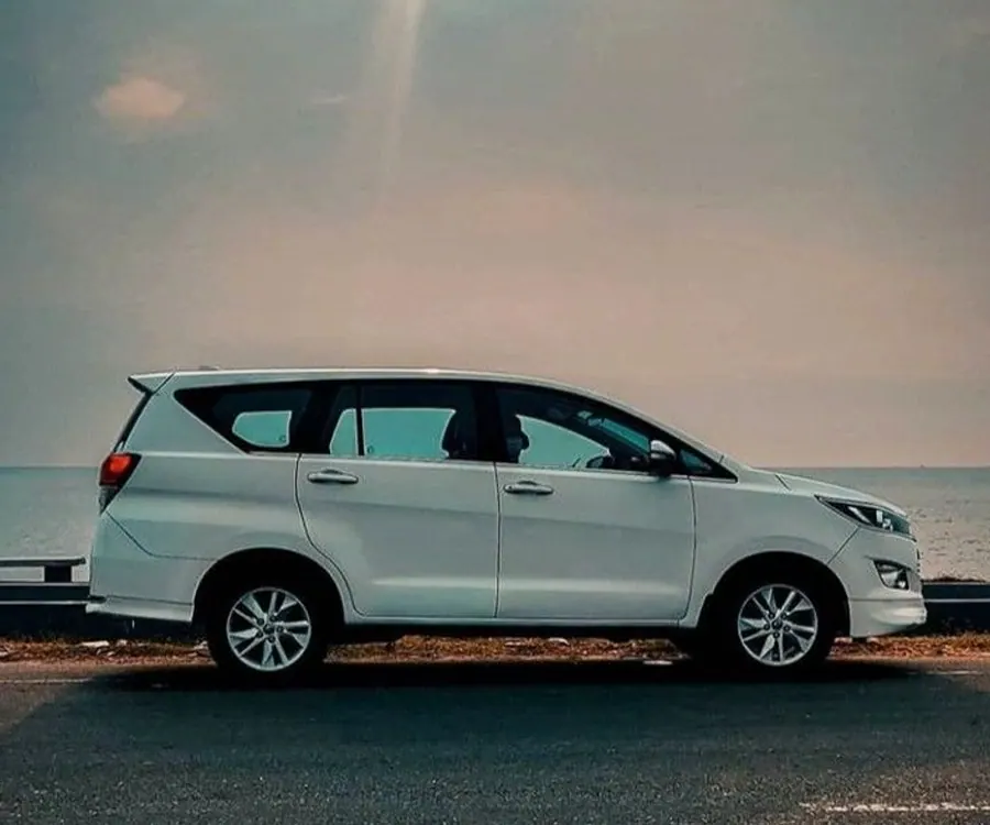 Innova Crysta photo 2